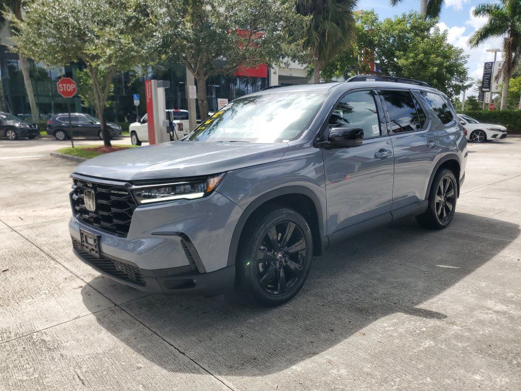 Used 2025 Honda Pilot Black Edition image 3