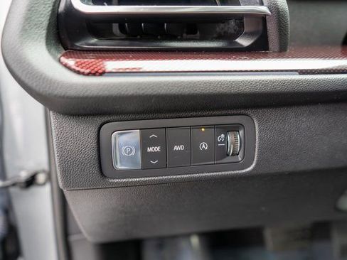 Used 2025 Chevrolet Traverse RS image 24