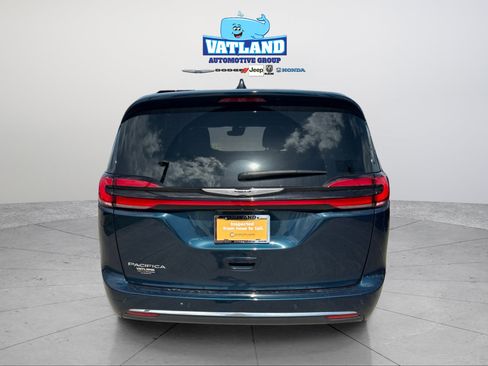 Used 2025 Chrysler Pacifica Select FWD image 4