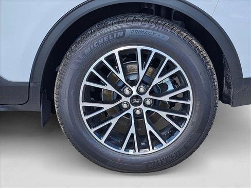 New 2025 Ford Escape SE image 9