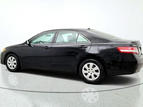 Used 2010 Toyota Camry LE FWD image 7
