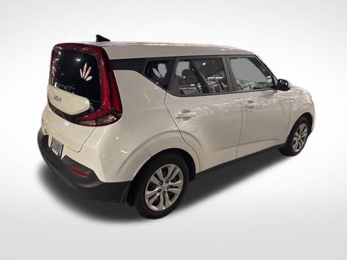 Used 2022 Kia Soul LX image 7