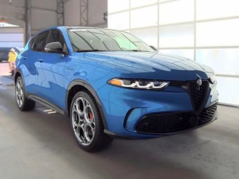 Used 2024 Alfa Romeo Tonale Veloce AWD/4WD image 2