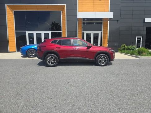 Used 2025 Chevrolet Trax LT w/ LT Convenience Package FWD image 7