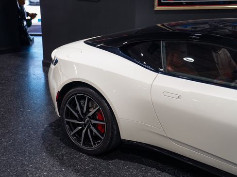 Used 2018 Aston Martin DB11 V12 RWD image 17