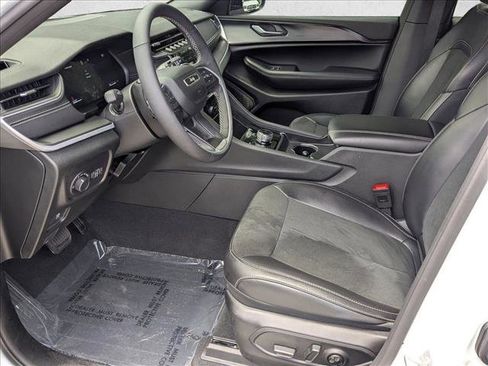 Used 2025 Jeep Grand Cherokee L Altitude RWD image 17