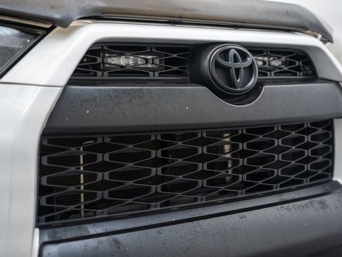 Used 2018 Toyota 4Runner TRD Off-Road w/ TRD Performance Package AWD/4WD image 13