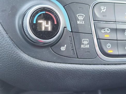 Used 2022 Chevrolet Equinox RS w/ Infotainment Package image 12