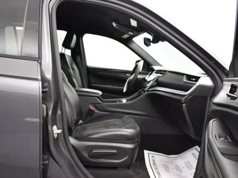 Used 2024 Jeep Grand Cherokee L Laredo image 17