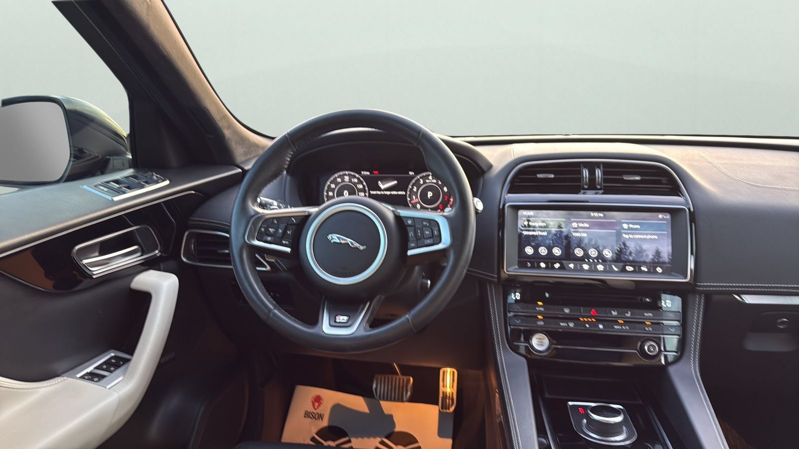 Used 2020 Jaguar F-PACE R-Sport AWD/4WD image 9
