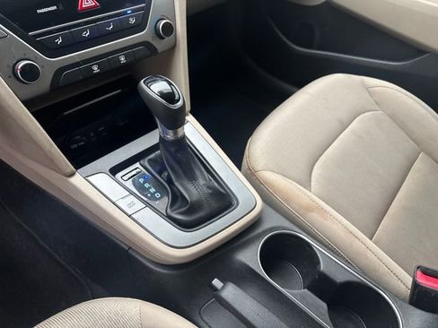 Used 2018 Hyundai Elantra SE w/ SE Connectivity Package 04 image 21