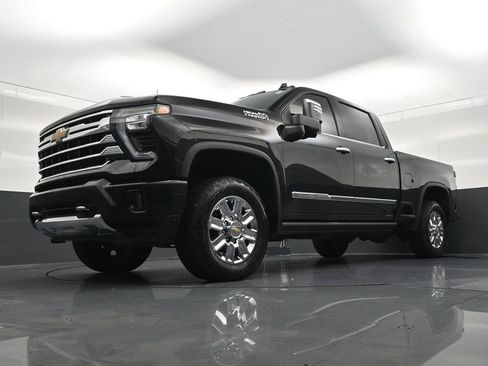 Used 2024 Chevrolet Silverado 2500 High Country w/ High Country Premium Package AWD/4WD image 25
