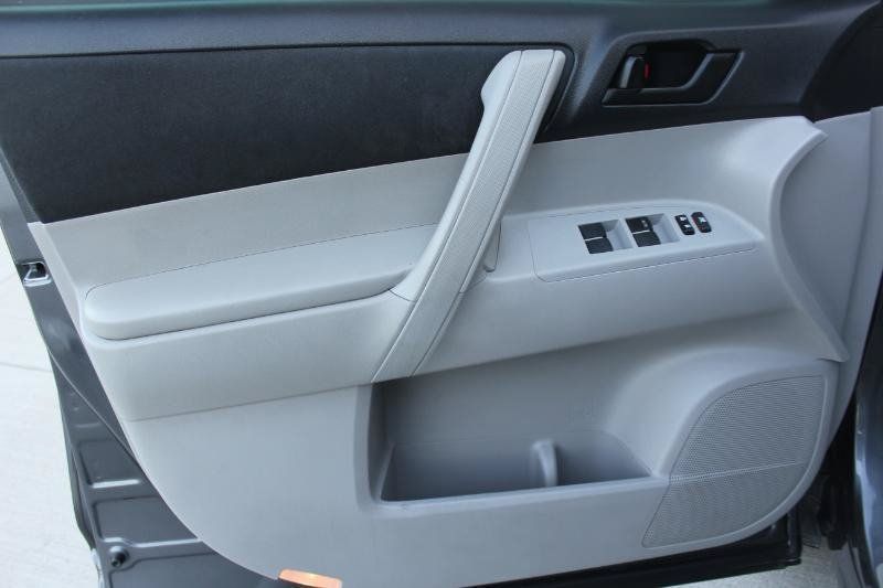 Used 2013 Toyota Highlander 4WD w/ Cold Weather Pkg image 10