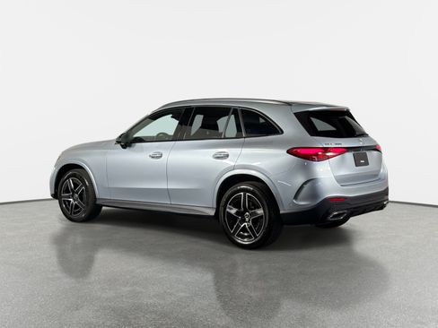 Used 2025 Mercedes-Benz GLC 300 4MATIC w/ AMG Line image 5