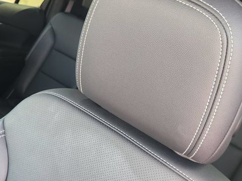 Used 2025 Chevrolet Traverse LT w/ Driver Confidence Package FWD image 22