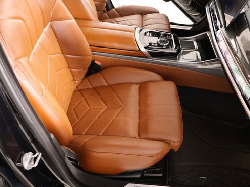 Used 2023 BMW 760i xDrive w/ Luxury Rear Seating Package AWD/4WD image 14