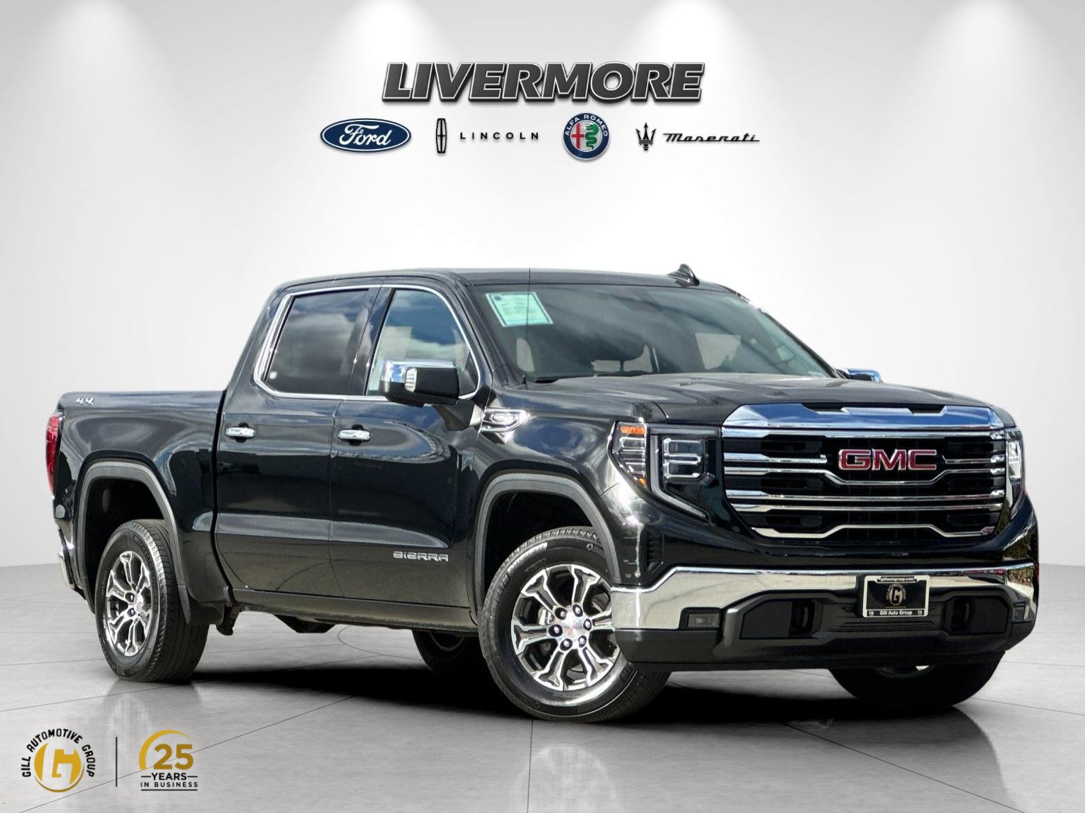 Used 2025 GMC Sierra 1500 SLT AWD/4WD image 1