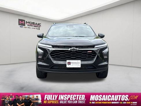 Used 2025 Chevrolet Trax RS w/ Sunroof Package FWD image 2