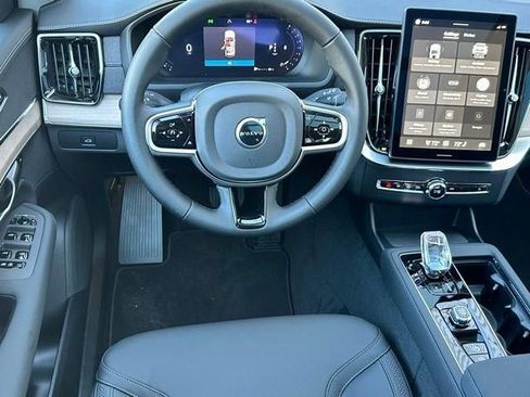 New 2026 Volvo XC90 B5 Core image 8