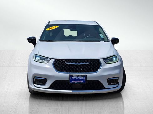 Used 2024 Chrysler Pacifica Limited FWD image 2
