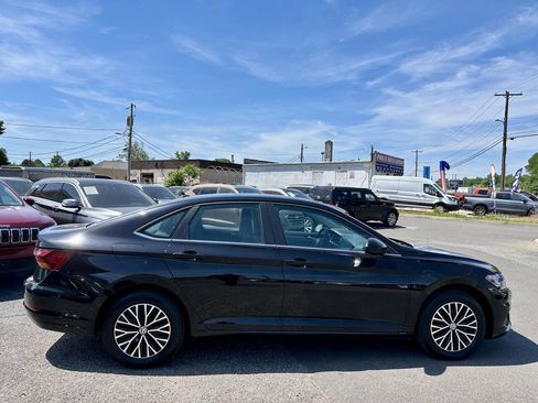 Used 2019 Volkswagen Jetta SE w/ Cold Weather Package FWD image 3