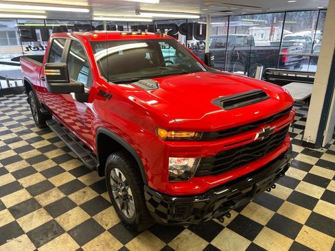 Used 2024 Chevrolet Silverado 2500 Custom w/ Custom Value Package image 23