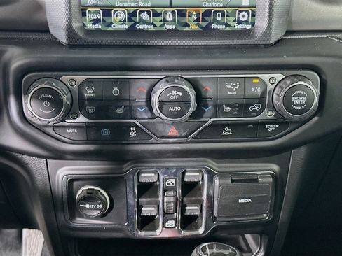 Used 2023 Jeep Wrangler Unlimited w/ Cold Weather Group AWD/4WD image 24