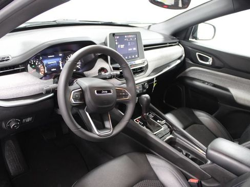 Used 2025 Jeep Compass Latitude AWD/4WD image 20