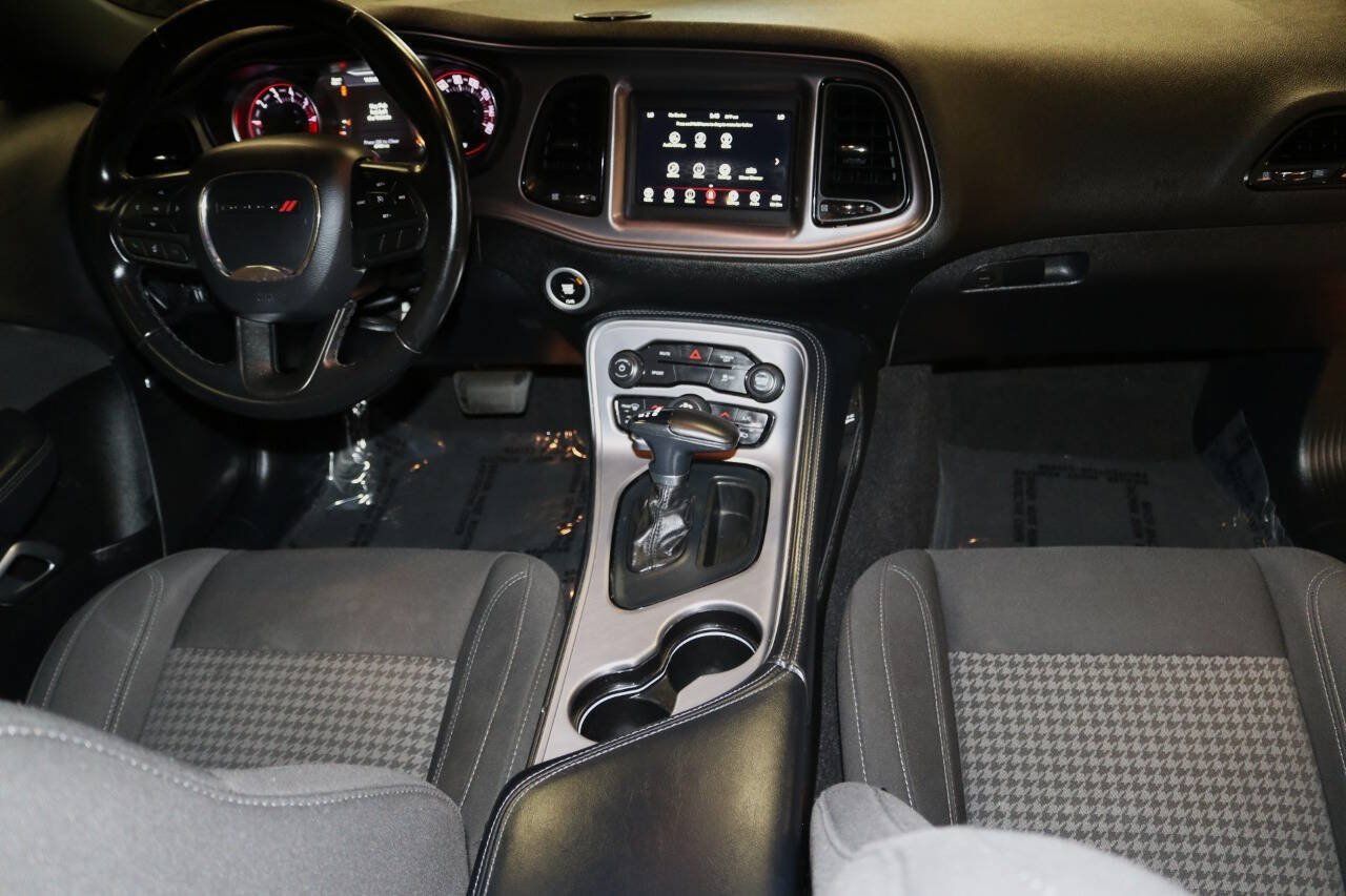 Used 2023 Dodge Challenger SXT RWD image 16