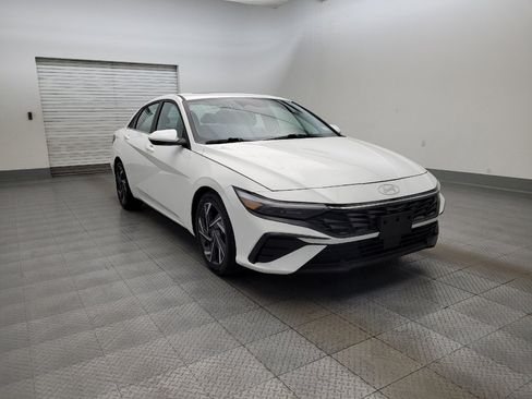 Used 2025 Hyundai Elantra SEL FWD image 13