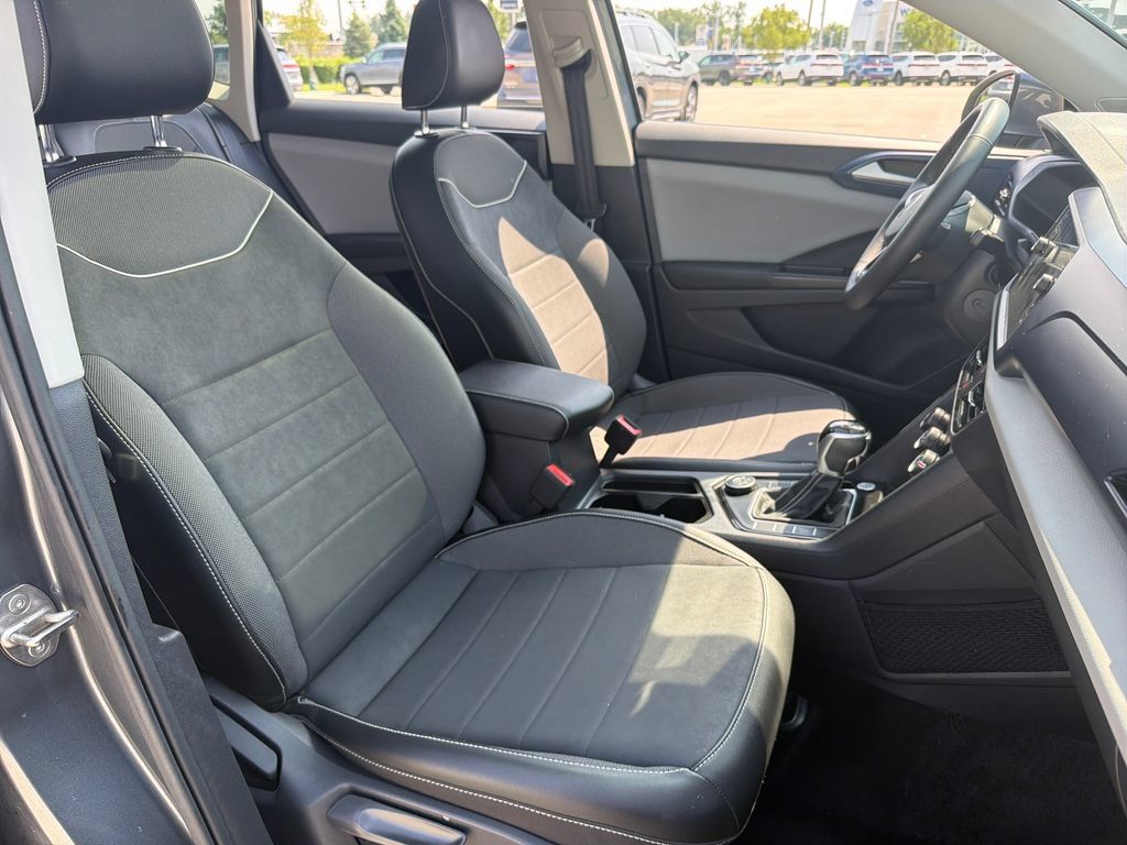 Certified 2023 Volkswagen Taos SE w/ Panoramic Sunroof Package AWD/4WD image 26