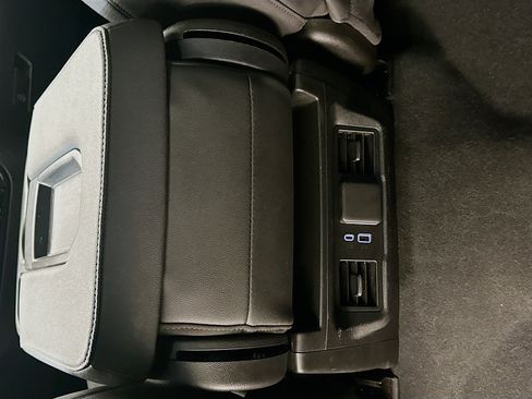 Used 2025 GMC Sierra 1500 SLT image 27