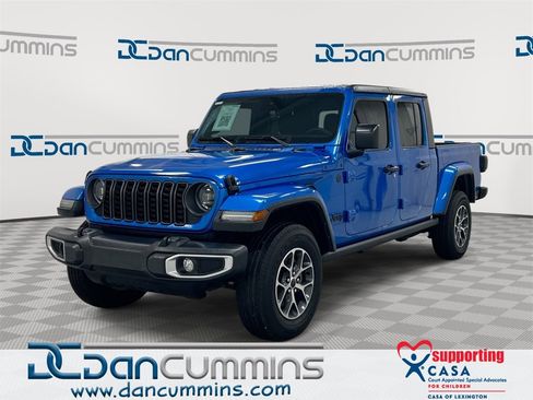 Used 2024 Jeep Gladiator Sport image 1
