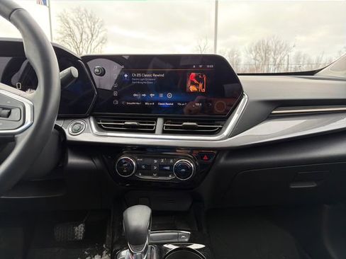 Used 2025 Chevrolet Trax ACTIV w/ Sunroof Package image 15