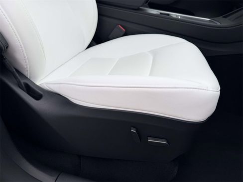 Used 2024 Tesla Model Y Long Range image 11