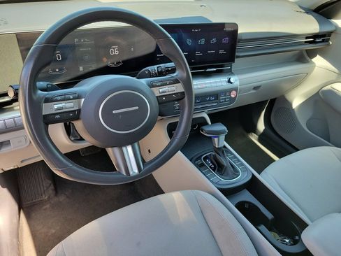 Used 2024 Hyundai Kona SEL FWD image 9
