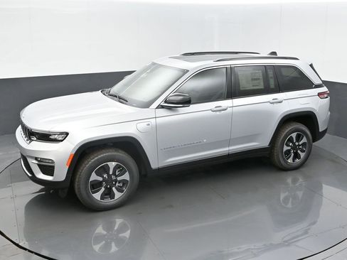 New 2024 Jeep Grand Cherokee Limited 4xe image 44