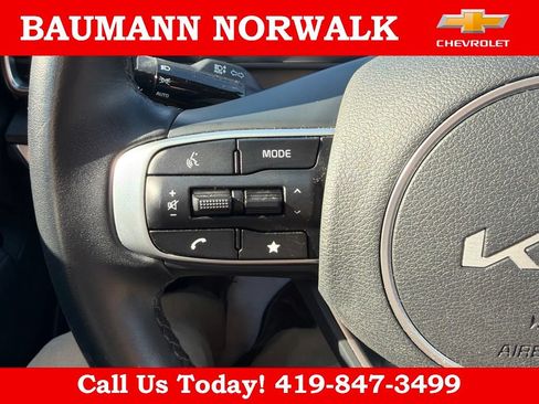 Used 2025 Kia Sportage EX FWD image 20