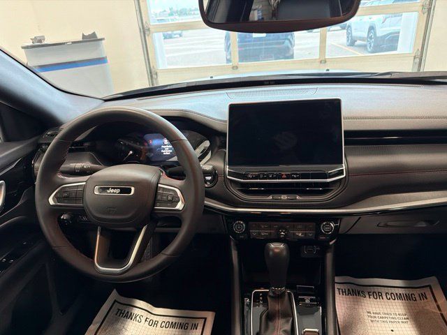 Used 2023 Jeep Compass Trailhawk w/ Trailhawk Convenience Group AWD/4WD image 18