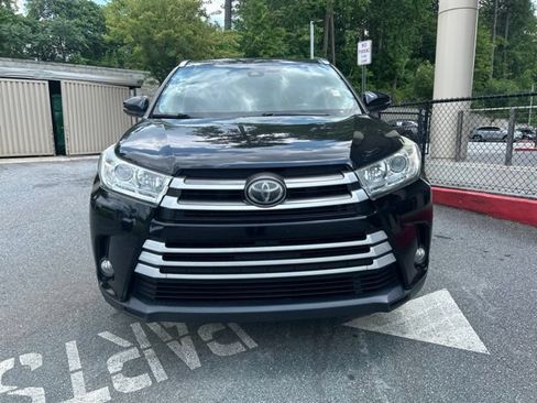 Used 2019 Toyota Highlander XLE AWD/4WD image 2