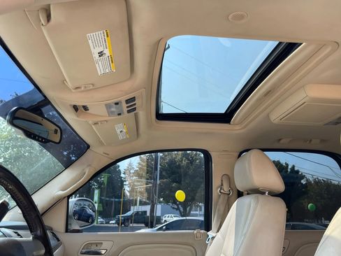 Used 2007 Cadillac Escalade AWD w/ Climate Package image 8