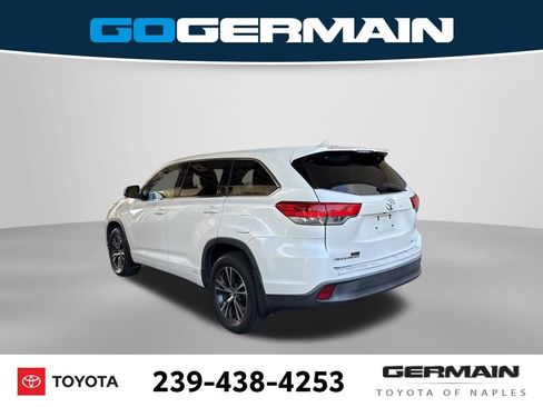 Used 2017 Toyota Highlander Plus AWD/4WD image 5