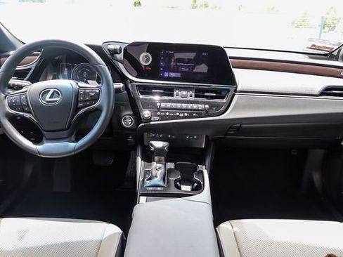 Used 2025 Lexus ES 300h w/ Premium Package FWD image 14