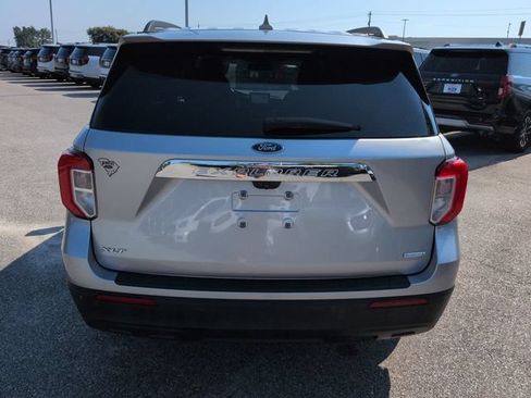 Used 2020 Ford Explorer XLT RWD image 5