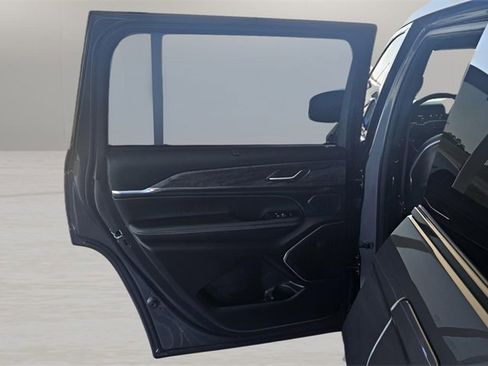 Used 2024 Jeep Grand Cherokee L Overland w/ Luxury Tech Group IV image 17