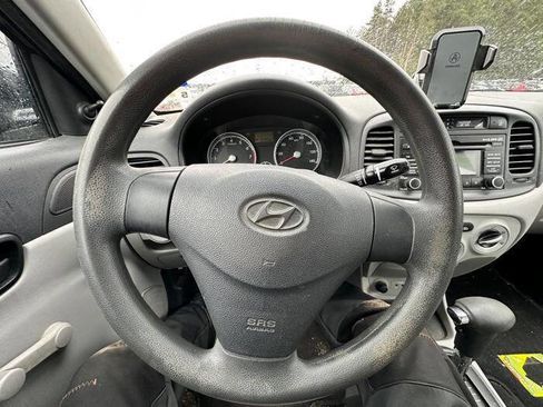 Used 2010 Hyundai Accent GLS FWD image 34