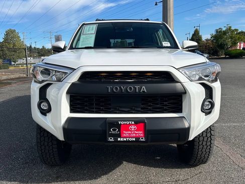 Certified 2022 Toyota 4Runner SR5 AWD/4WD image 2