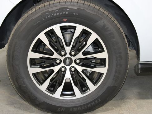 Used 2025 Ford Expedition Platinum image 26