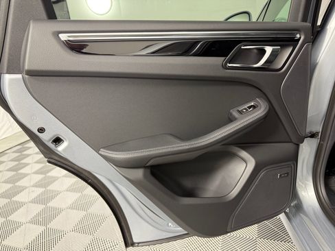 Certified 2026 Porsche Macan AWD/4WD image 27