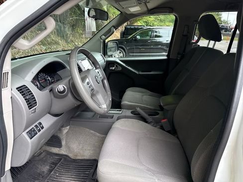 Used 2015 Nissan Frontier SV AWD/4WD image 14